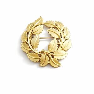 Vintage Trifari Gold Leaf Wreath Brooch Pin Designer Signed Classic Mid Century